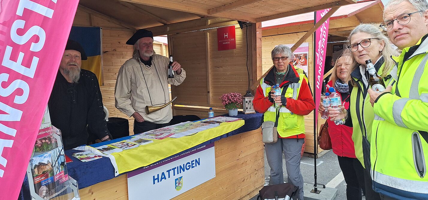 Das Hattinger Hanse-Team begrüßt die Hanse-Radler Das Hattinger Hanse-Team begrüßt die Hanse-Radler