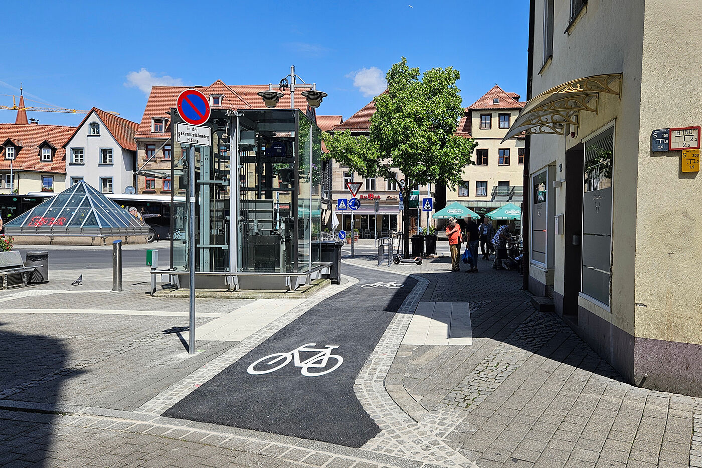 Zuweg Kreisverkehr Direkte Zufahrt für Fahrradfahrer von der Ludwig-Erhard-Str. auf den Obstmarkt