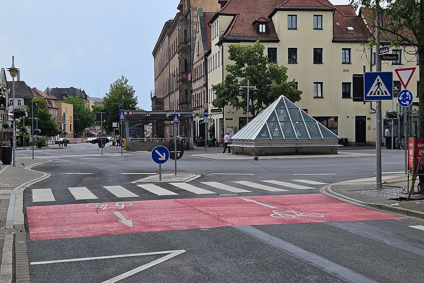 Einfahrt Kreisverkehr Einfahrt von der Fahrradstraße aus in den Kreisverkehr