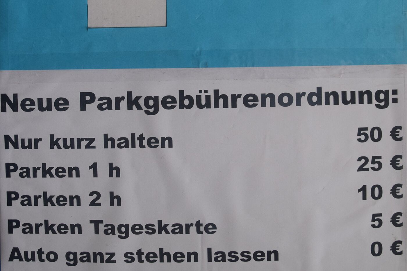 Parkgebührenordnung Parkplatzschild mit Gebührenordnung
